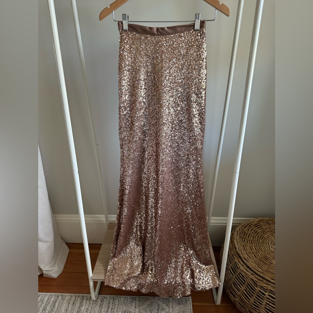 Revelry Mila Sequin Skirt in ROSE GOLD. Like new, worn once 🌸🥰